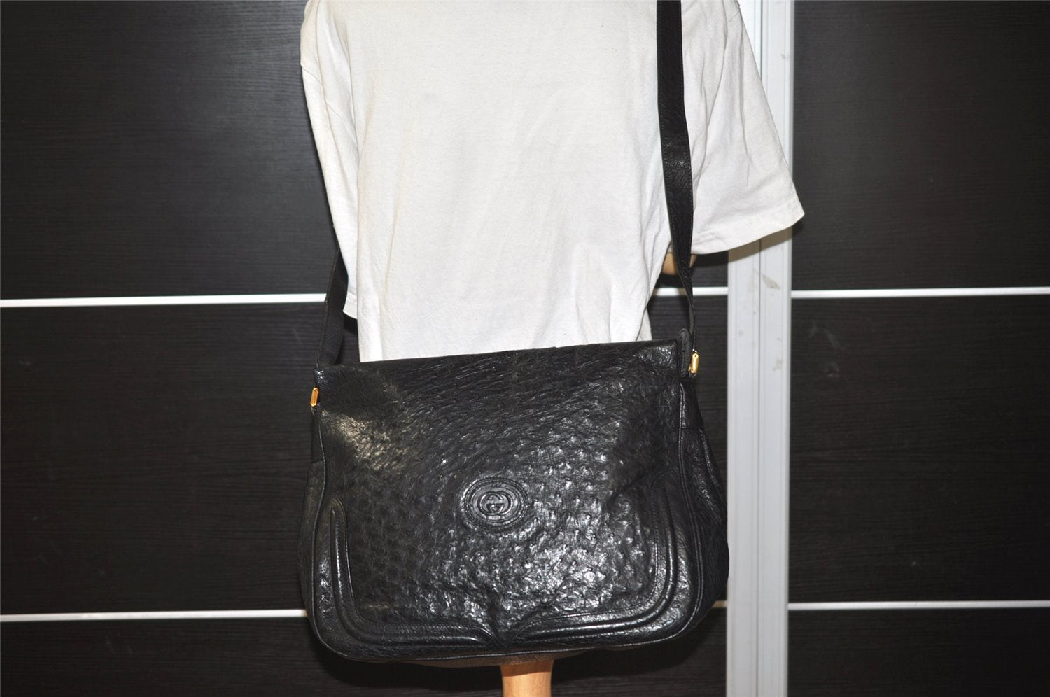 Authentic GUCCI Vintage Shoulder Cross Body Bag Purse Leather Black 7948I