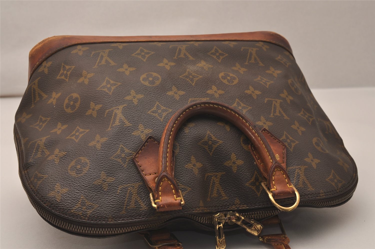 Authentic Louis Vuitton Monogram Alma Hand Bag Purse M51130 LV 7962J
