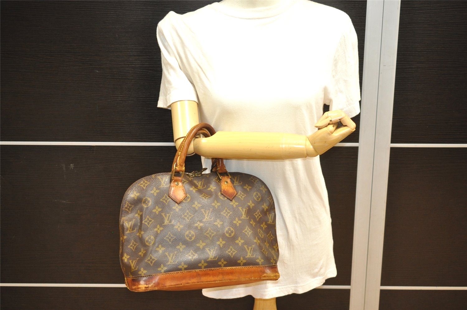Authentic Louis Vuitton Monogram Alma Hand Bag Purse M51130 LV 7962J