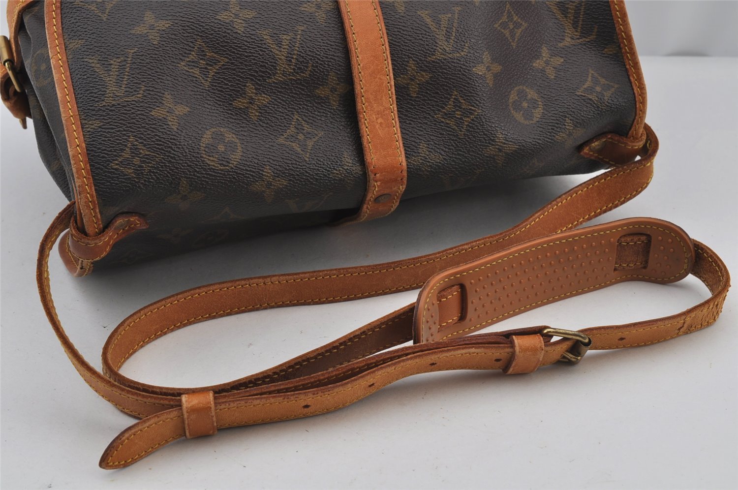 Authentic Louis Vuitton Monogram Saumur 30 Shoulder Cross Bag M42256 LV 7964J