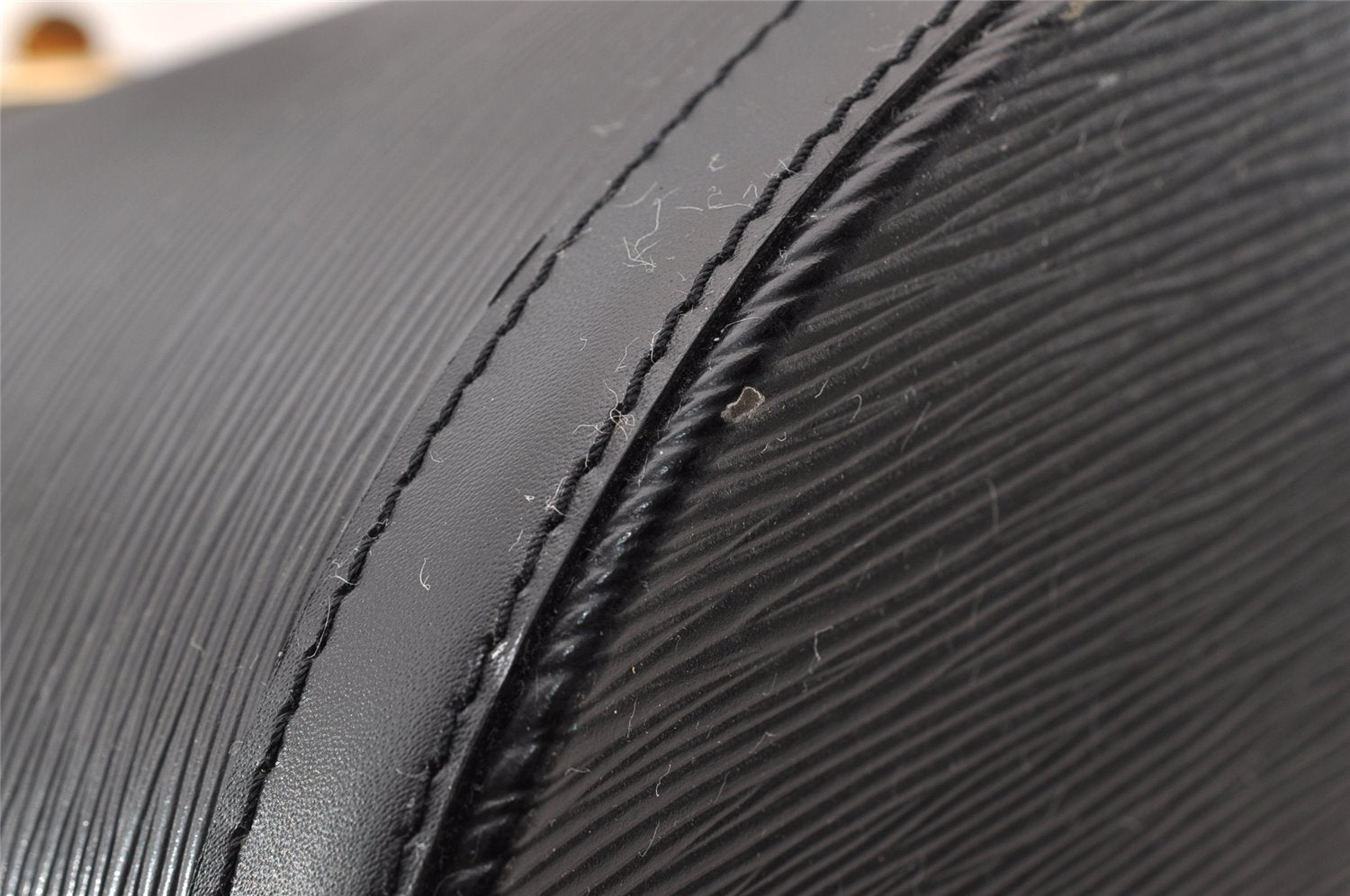 Authentic Louis Vuitton Epi Cluny Shoulder Bag Purse Black M52252 LV 7998I