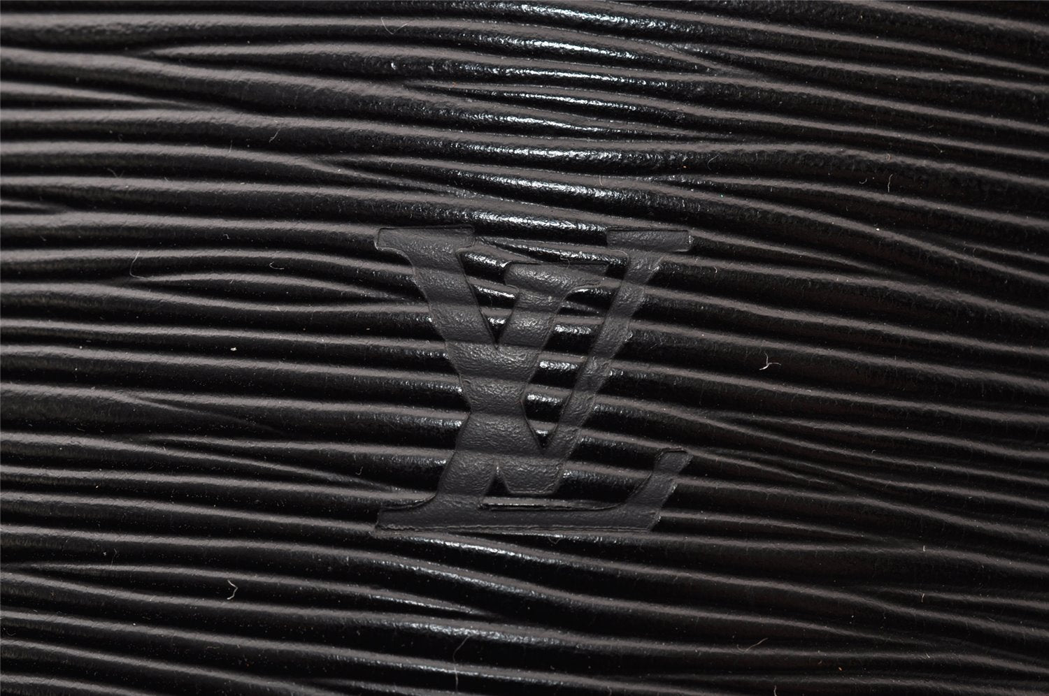 Authentic Louis Vuitton Epi Cluny Shoulder Bag Purse Black M52252 LV 7998I