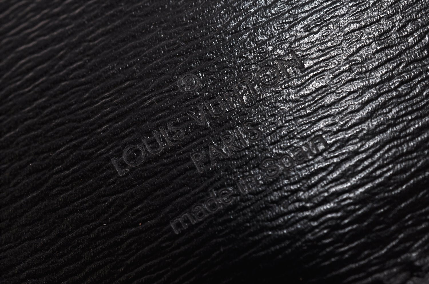 Authentic Louis Vuitton Epi Cluny Shoulder Bag Purse Black M52252 LV 7998I