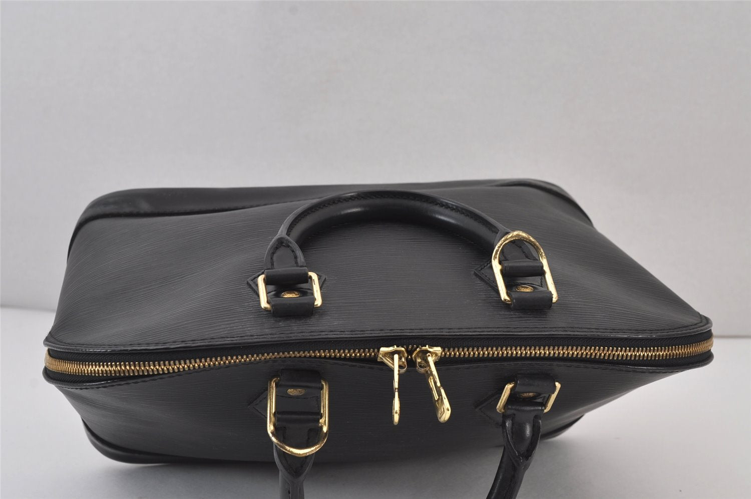 Authentic Louis Vuitton Epi Alma PM Hand Bag Black M40302 LV 8000J