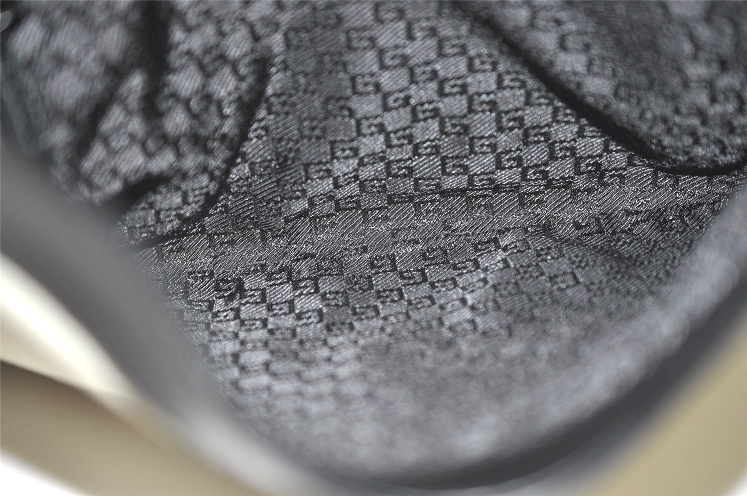 Authentic GUCCI Vintage Shoulder Bag Suede Leather 0014129 Light Gray 8016J