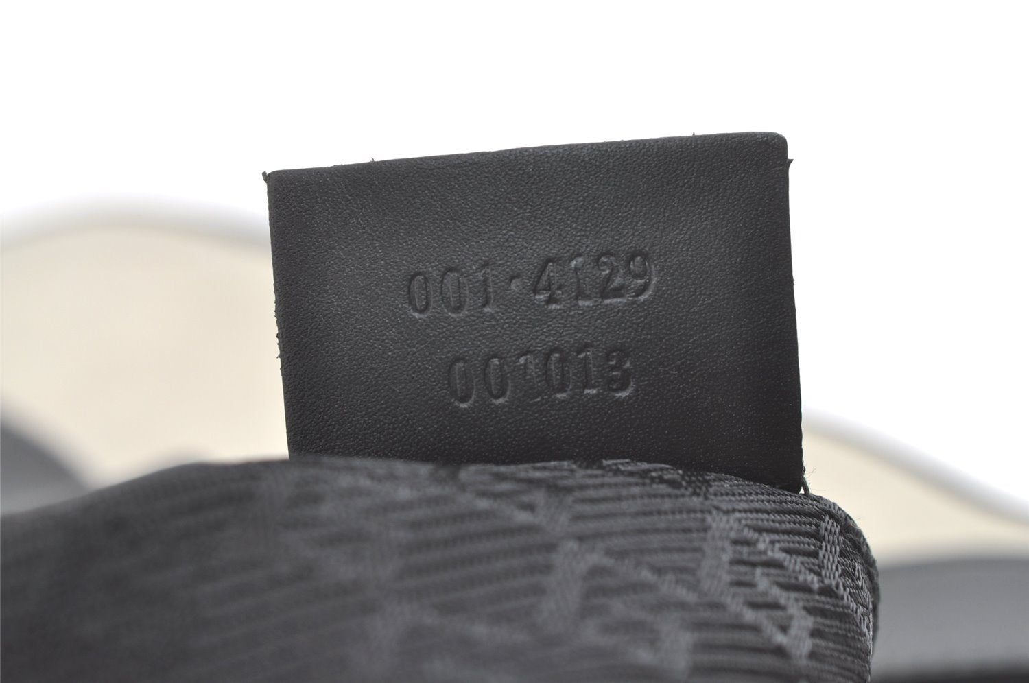 Authentic GUCCI Vintage Shoulder Bag Suede Leather 0014129 Light Gray 8016J