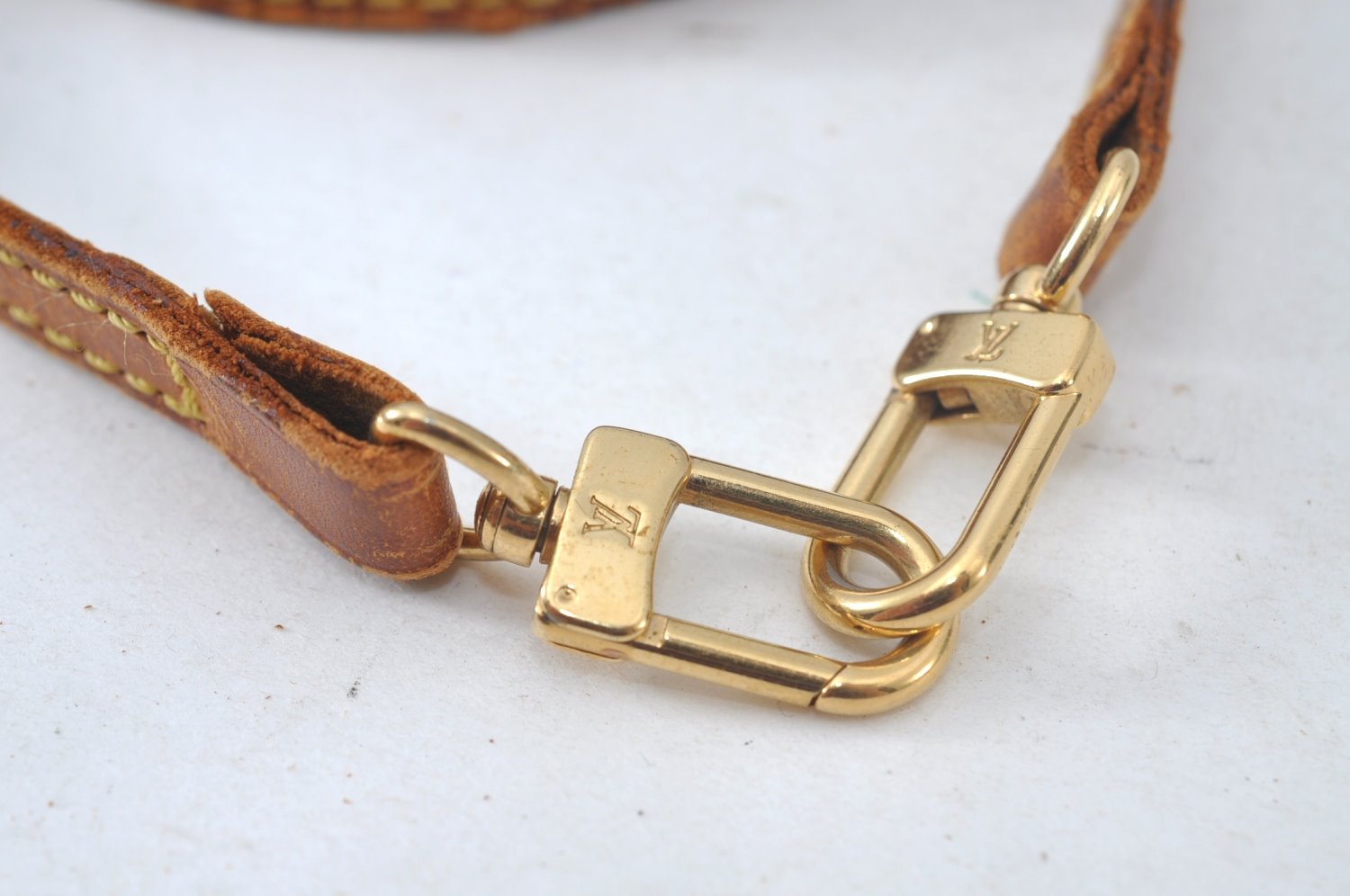 Authentic Louis Vuitton Leather Shoulder Strap 45.7