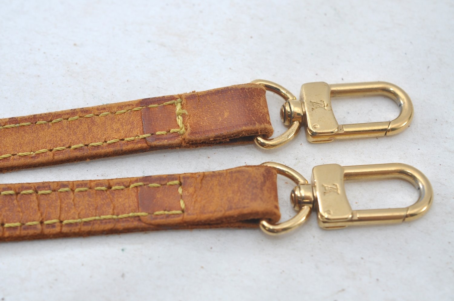 Authentic Louis Vuitton Leather Shoulder Strap 45.7