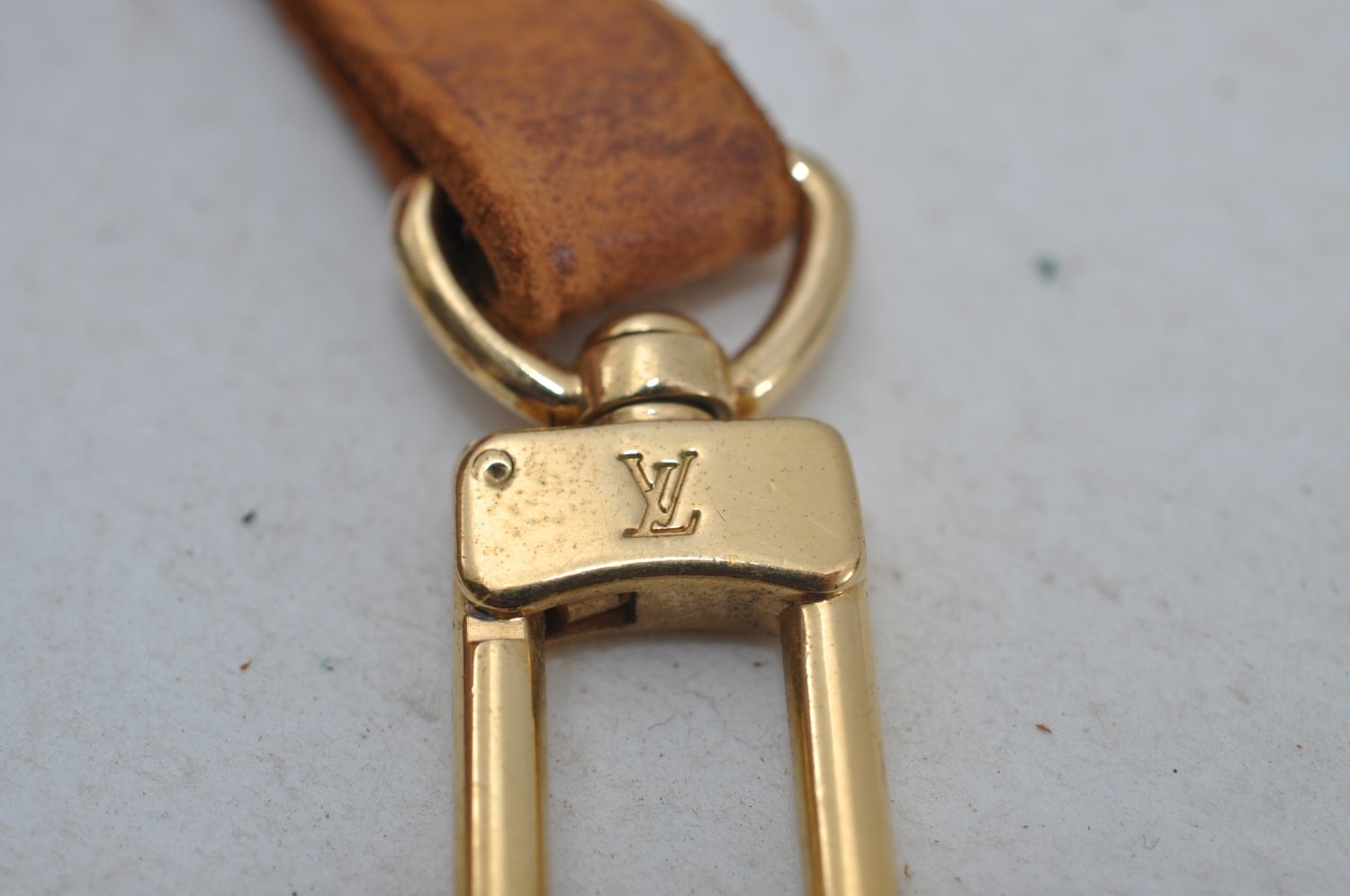 Authentic Louis Vuitton Leather Shoulder Strap 45.7