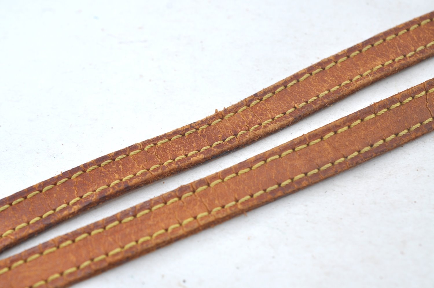 Authentic Louis Vuitton Leather Shoulder Strap 45.7