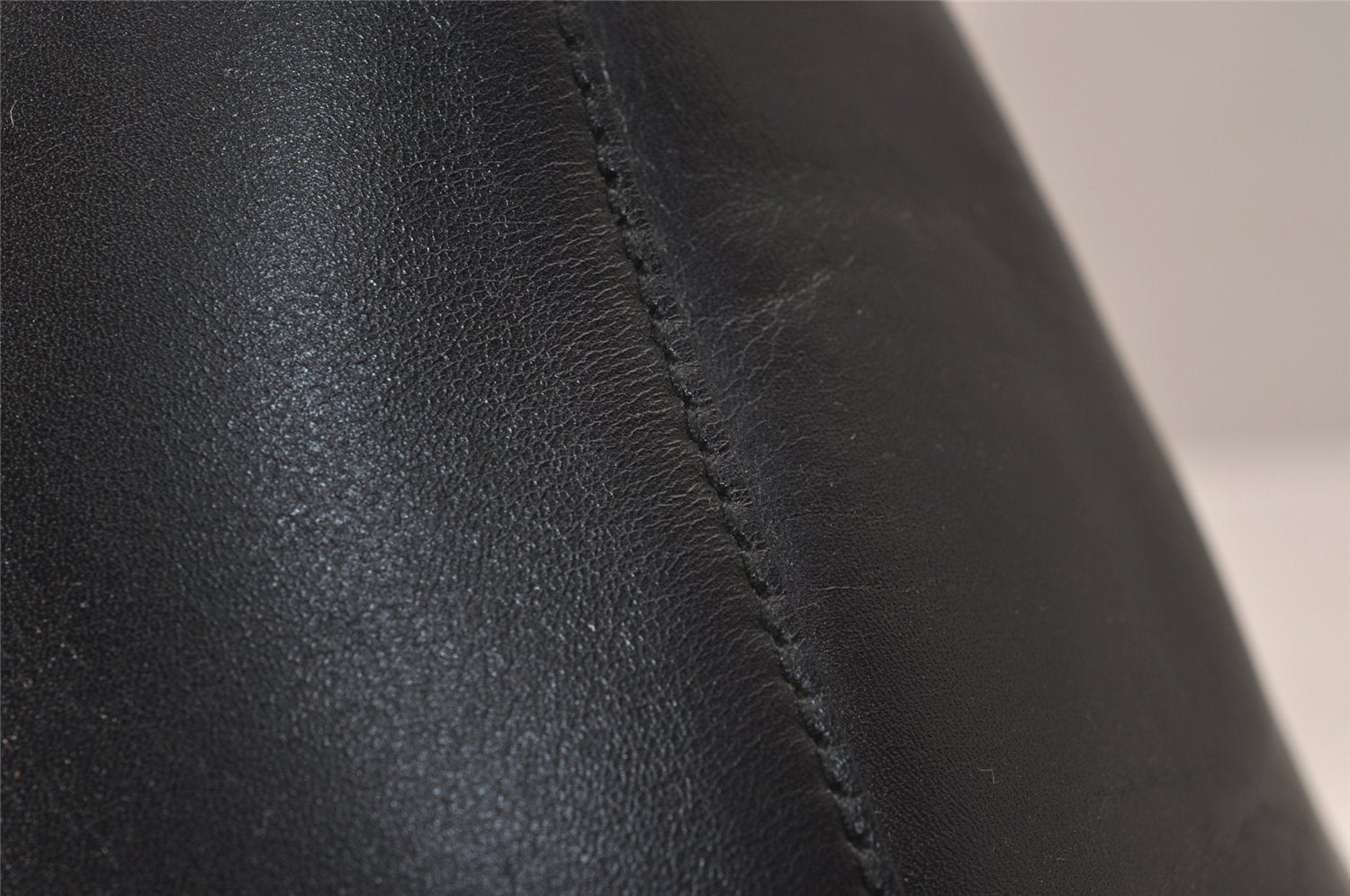 Authentic GUCCI Vintage Bamboo Shoulder Hand Bag Purse Leather Black 8040J