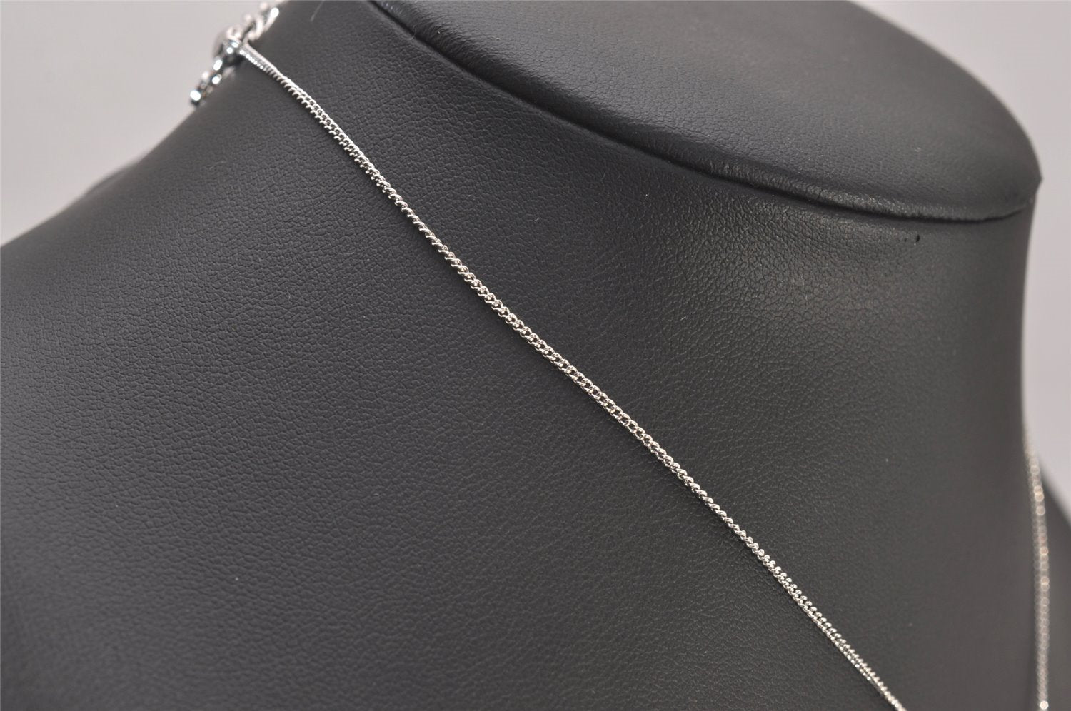 Authentic Christian Dior Vintage Silver Tone Chain Necklace CD 8045I