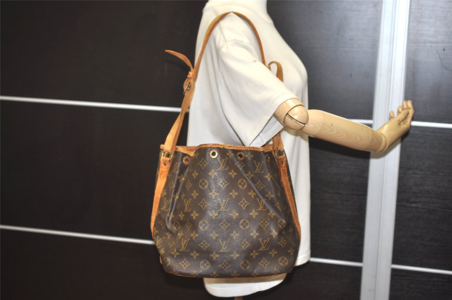 Authentic Louis Vuitton Monogram Petit Noe M42226 Shoulder Drawstring Bag 8063J