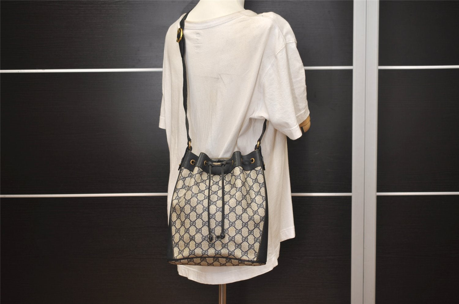 Authentic GUCCI Sherry Line Shoulder Drawstring Bag GG PVC Leather Navy 8066J