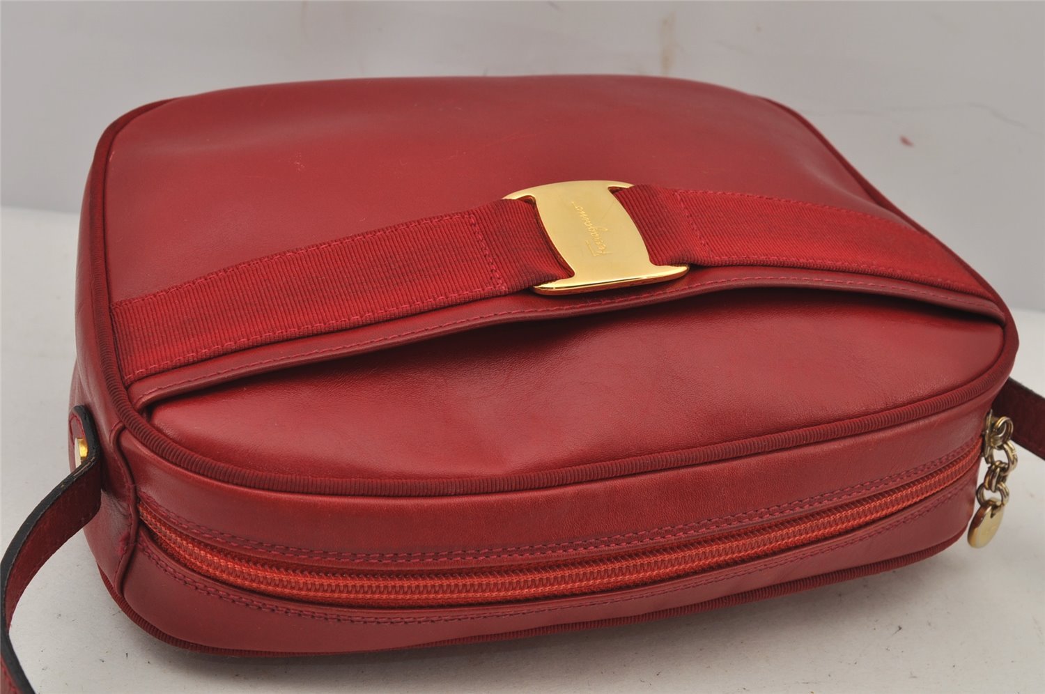 Authentic Salvatore Ferragamo Vara Shoulder Cross Body Bag Leather Red SF 8067J