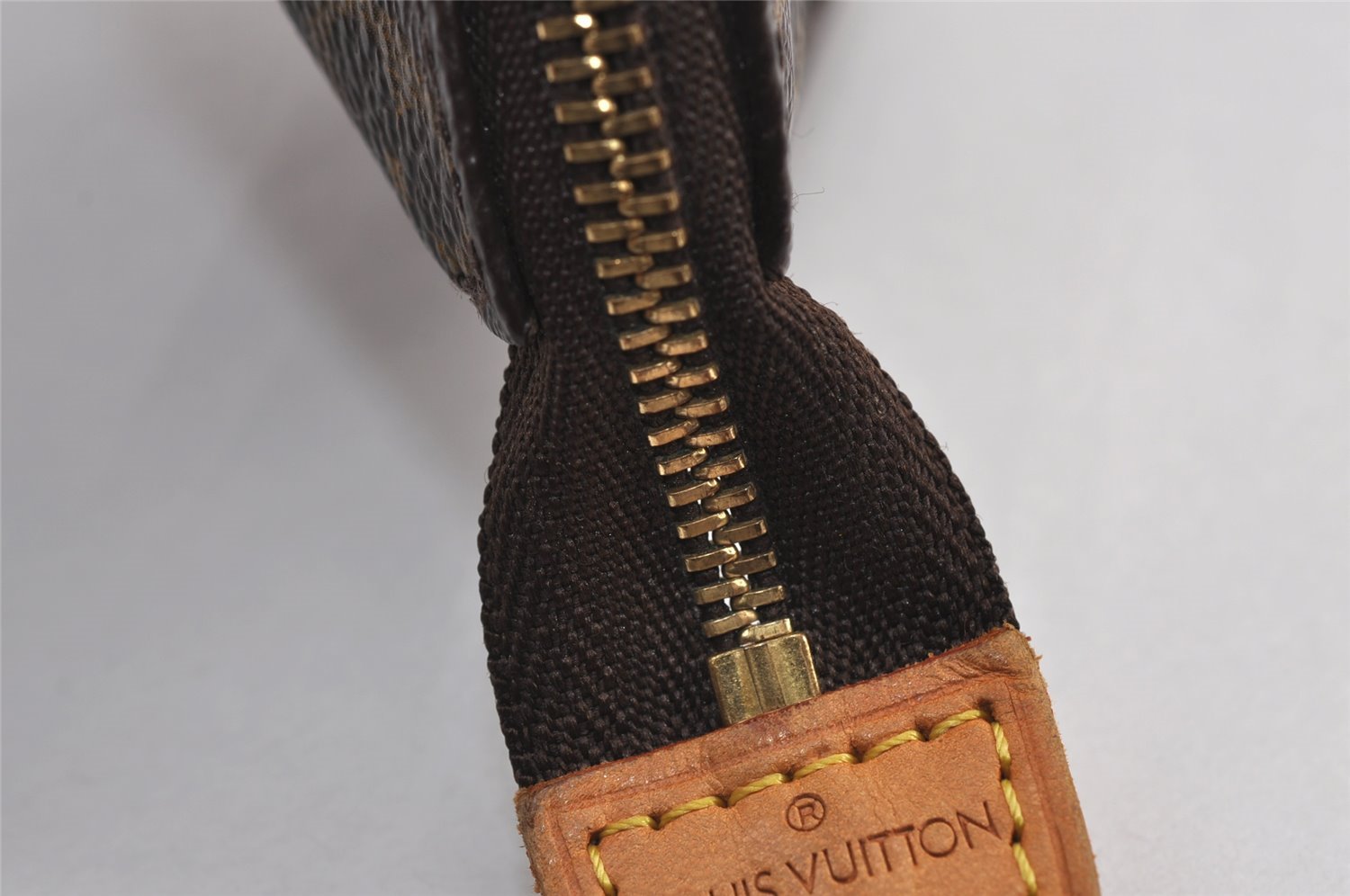 Authentic Louis Vuitton Monogram Pouch For Bucket GM LV 8070J