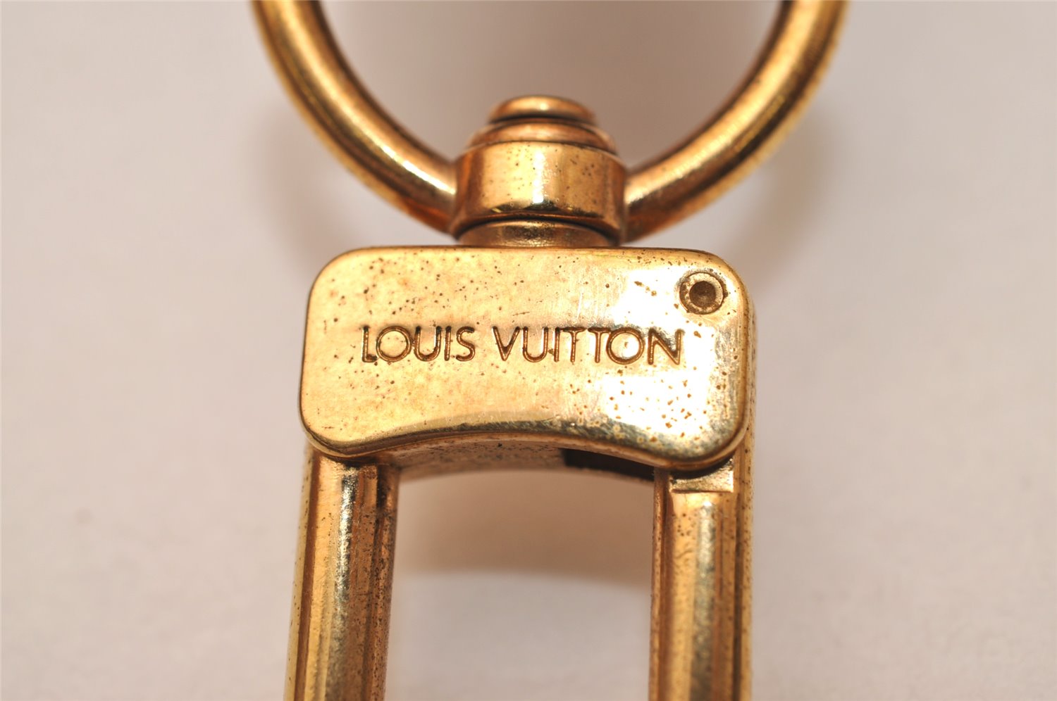 Authentic Louis Vuitton Leather Shoulder Strap Green 37-43.7