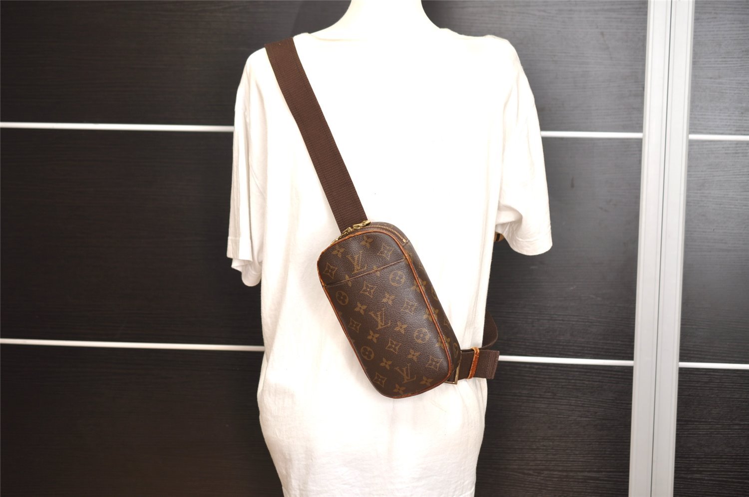 Authentic Louis Vuitton Monogram Pochette Gange Waist Body Bag M51870 LV 8077J