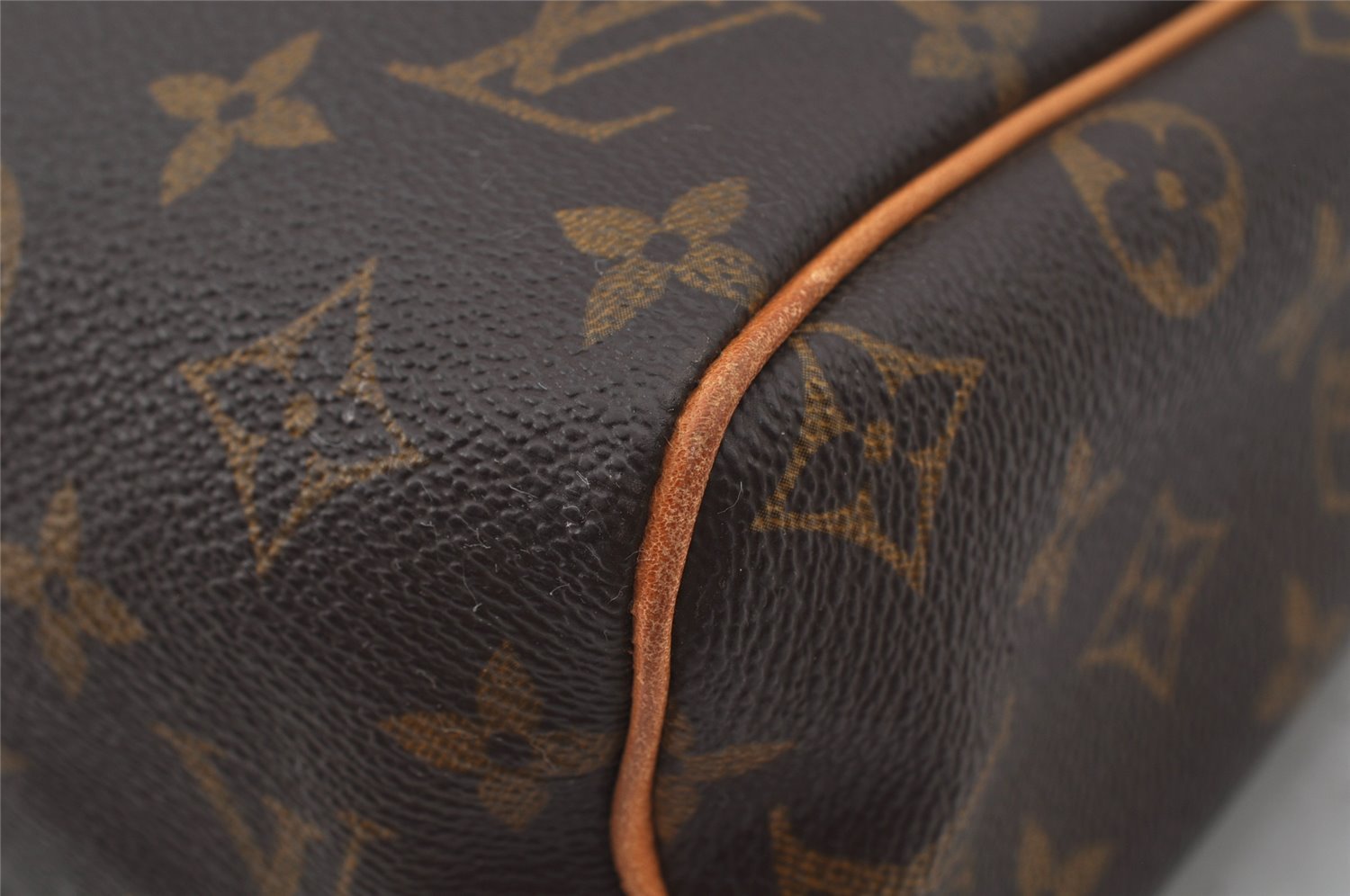 Authentic Louis Vuitton Monogram Tulleries MM Shoulder Bag M51348 LV Junk 8084J