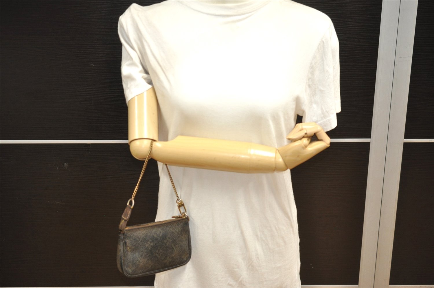 Authentic Louis Vuitton Monogram Mini Pochette Accessoires Pouch M58009 LV 8085J