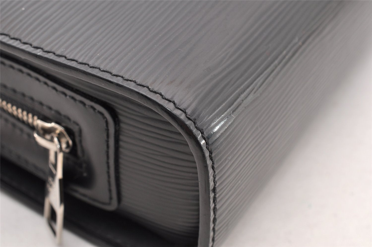 Authentic Louis Vuitton Epi Hoche Clutch Hand Bag Purse Black M59362 LV 8091I