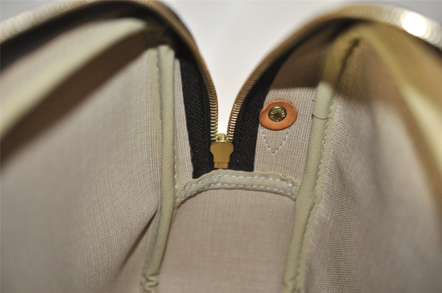 Authentic Louis Vuitton Monogram Reporter PM Shoulder Cross Bag M45254 LV 8095I