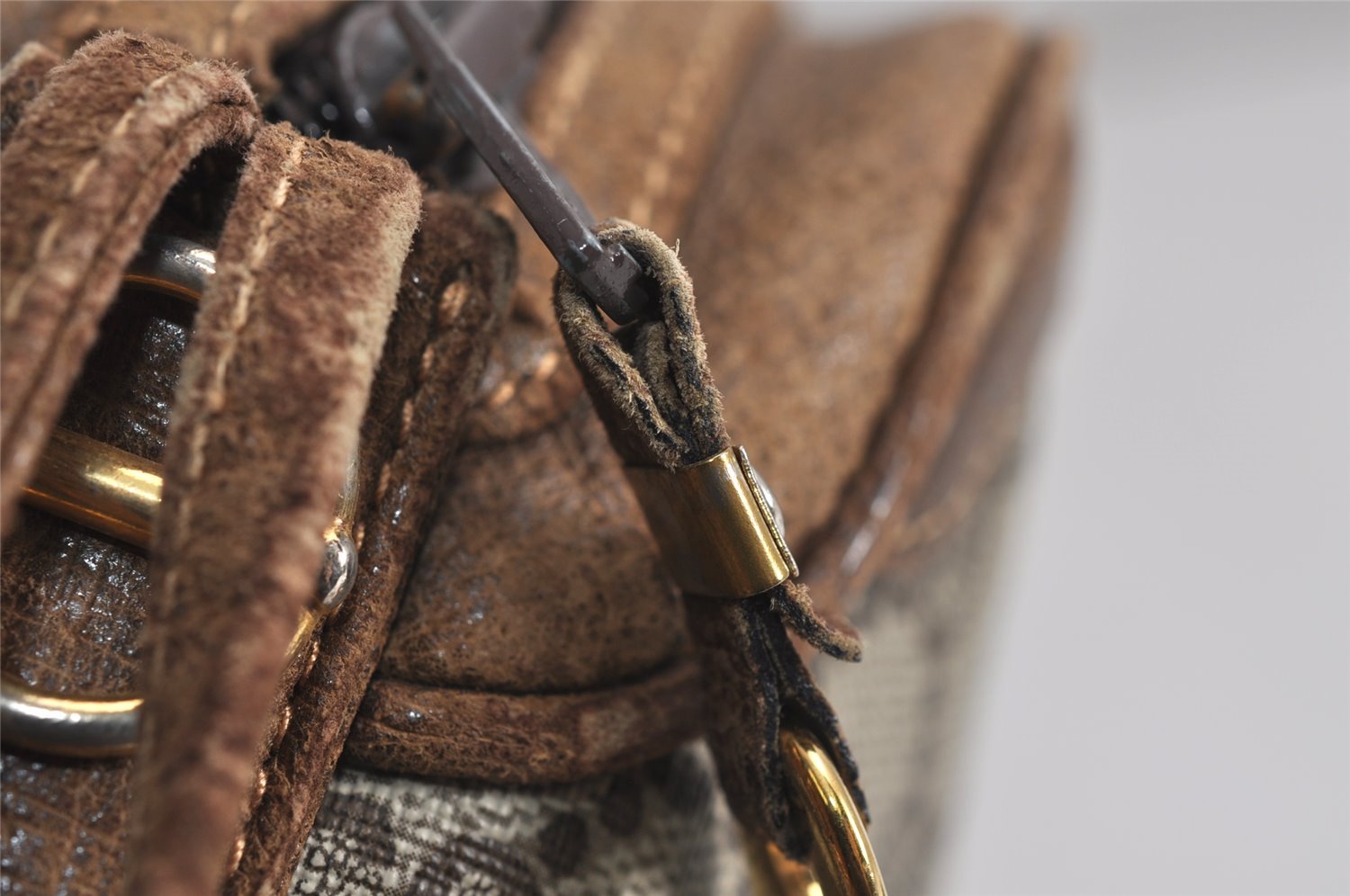 Authentic GUCCI Shoulder Cross Body Bag Purse GG PVC Leather Brown 8099J