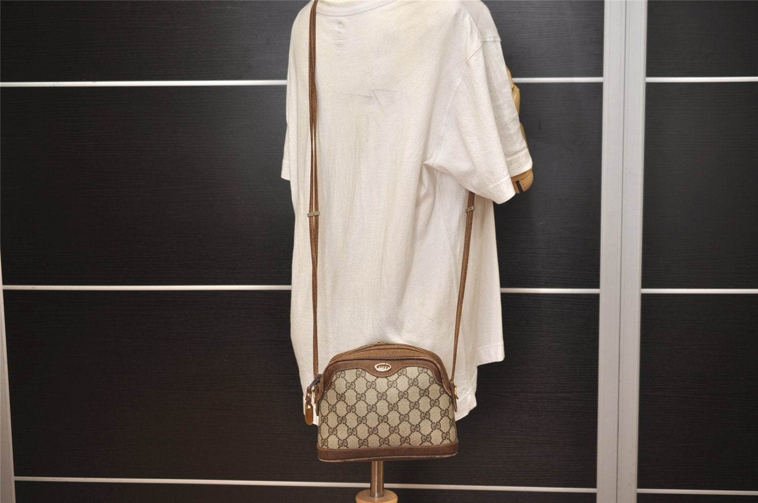 Authentic GUCCI Shoulder Cross Body Bag Purse GG PVC Leather Brown 8099J