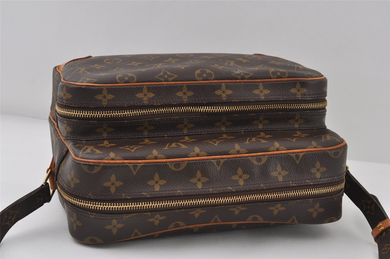 Authentic Louis Vuitton Monogram Nile Shoulder Cross Body Bag M45244 LV 8101I