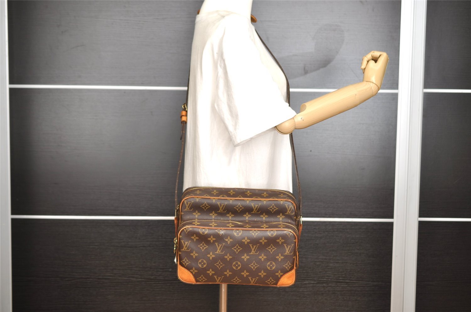 Authentic Louis Vuitton Monogram Nile Shoulder Cross Body Bag M45244 LV 8101I