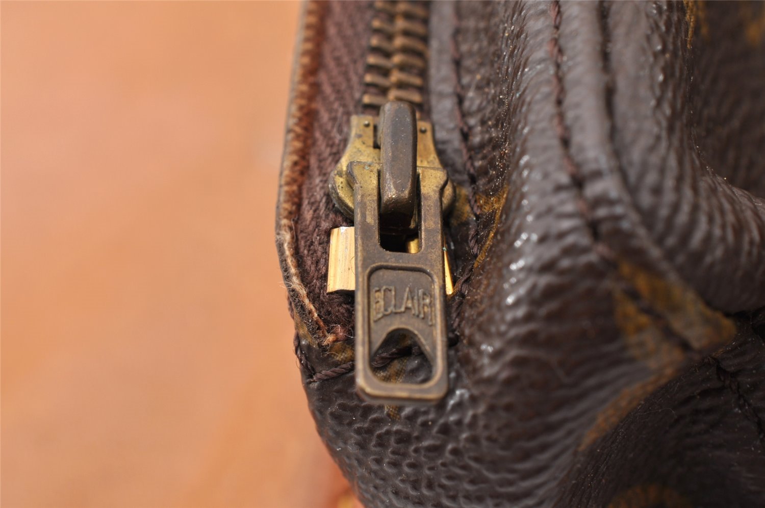 Auth Louis Vuitton Monogram Portable Serviette Desktop Shoulder Bag Junk 8104I