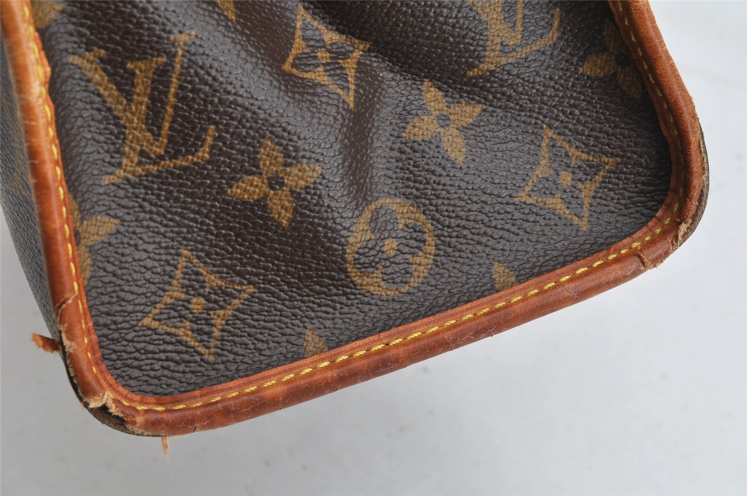 Authentic Louis Vuitton Monogram Popincourt Haut Shoulder Bag M40007 LV 8107I