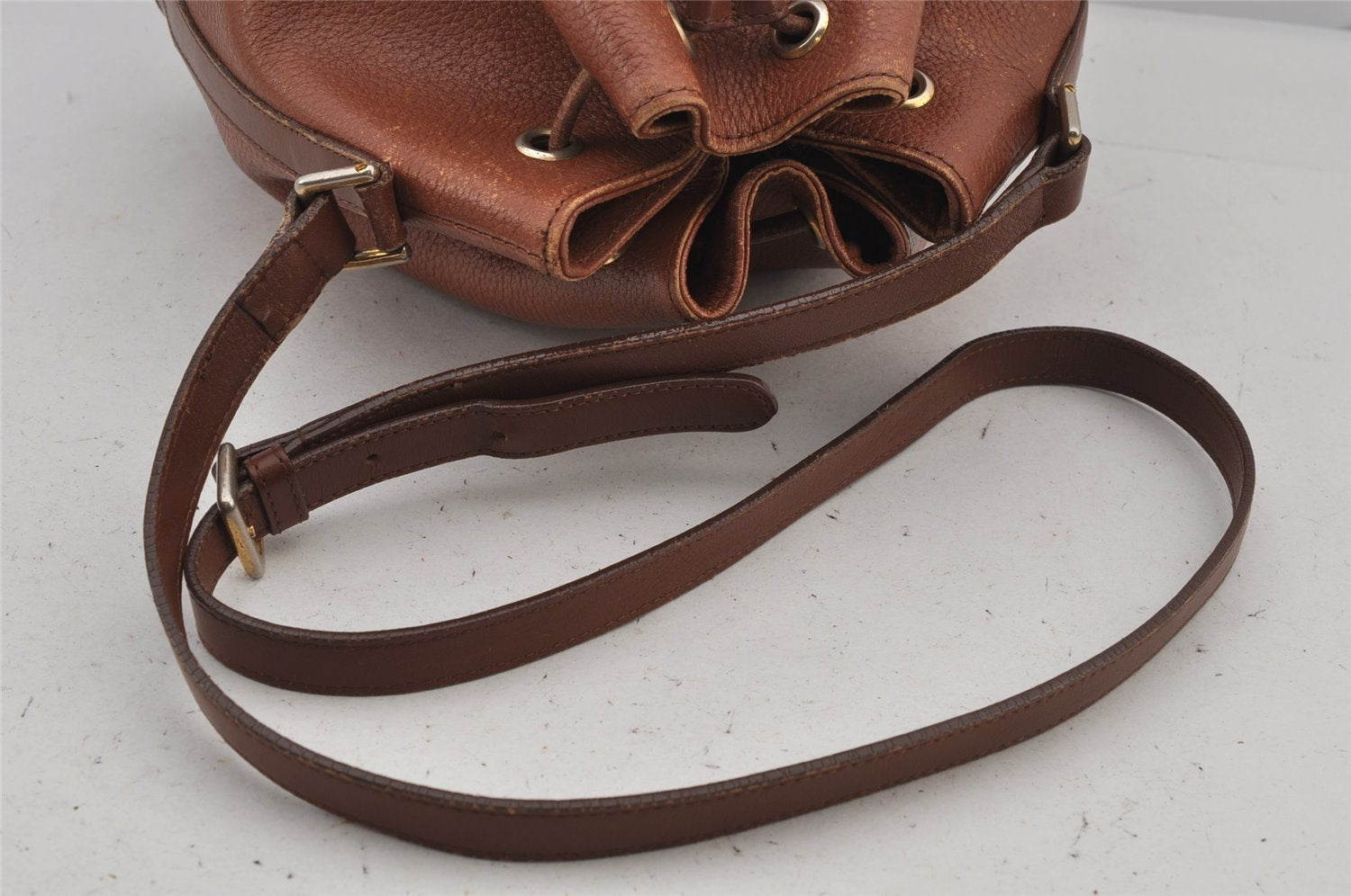 Authentic Burberrys Shoulder Cross Body Drawstring Bag Purse Leather Brown 8107J