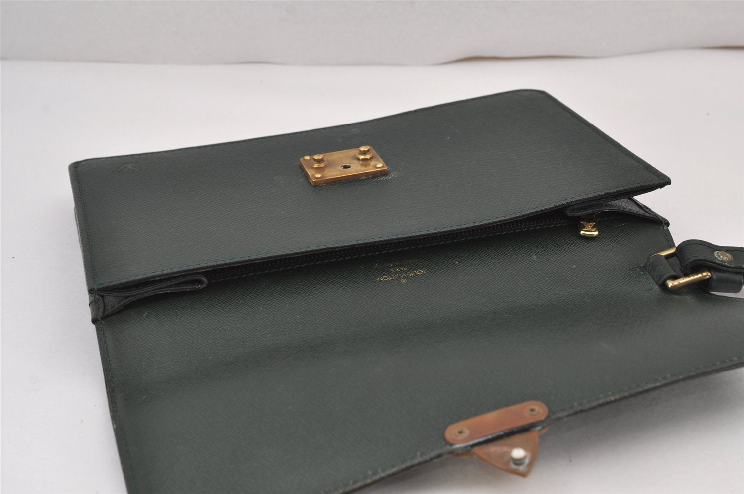 Authentic Louis Vuitton Taiga Pochette Kourad Clutch Bag Green M30194 LV 8119J