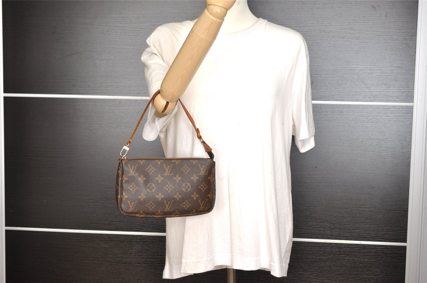 Authentic Louis Vuitton Monogram Pochette Accessoires Pouch M51980 LV 8131I