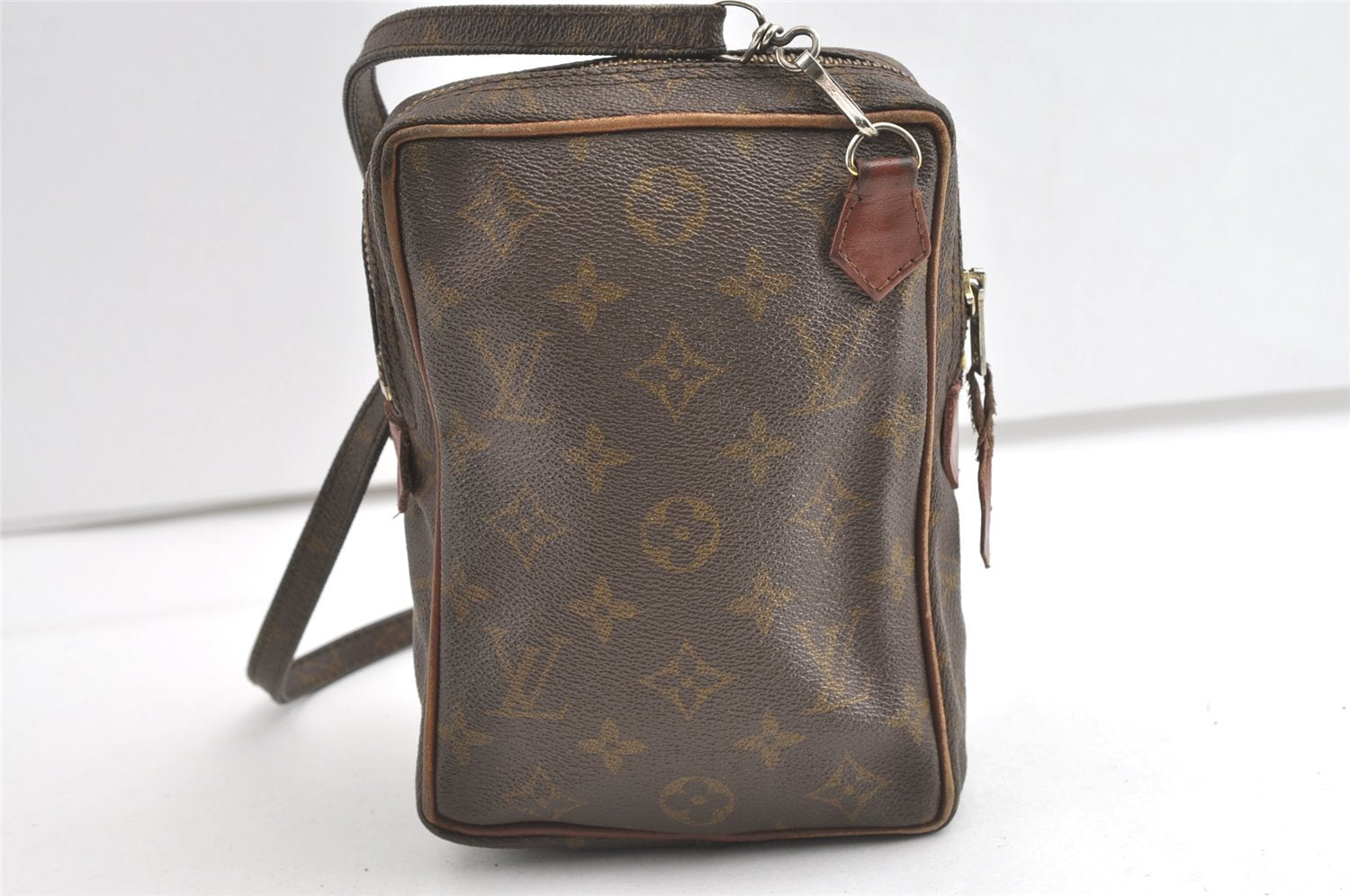 Authentic Louis Vuitton Monogram Amazone Shoulder Cross Body Bag Old Model 8135J