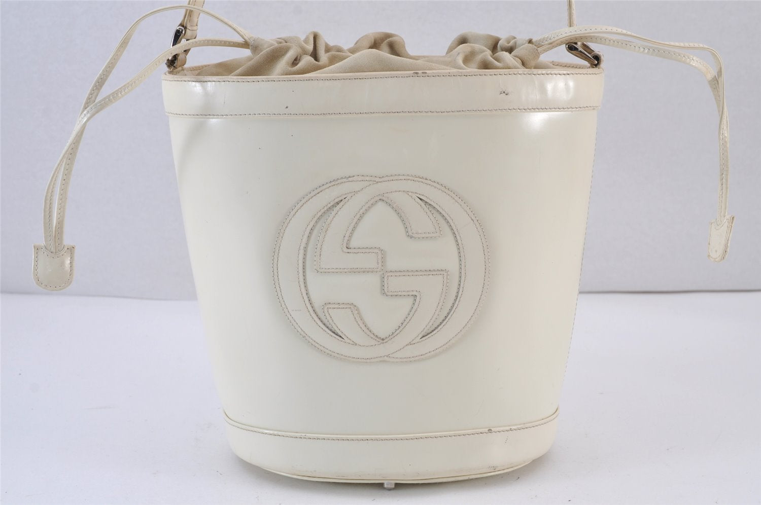 Authentic GUCCI Inletlocking G Drawstring Shoulder Bag Purse Enamel White 8149J