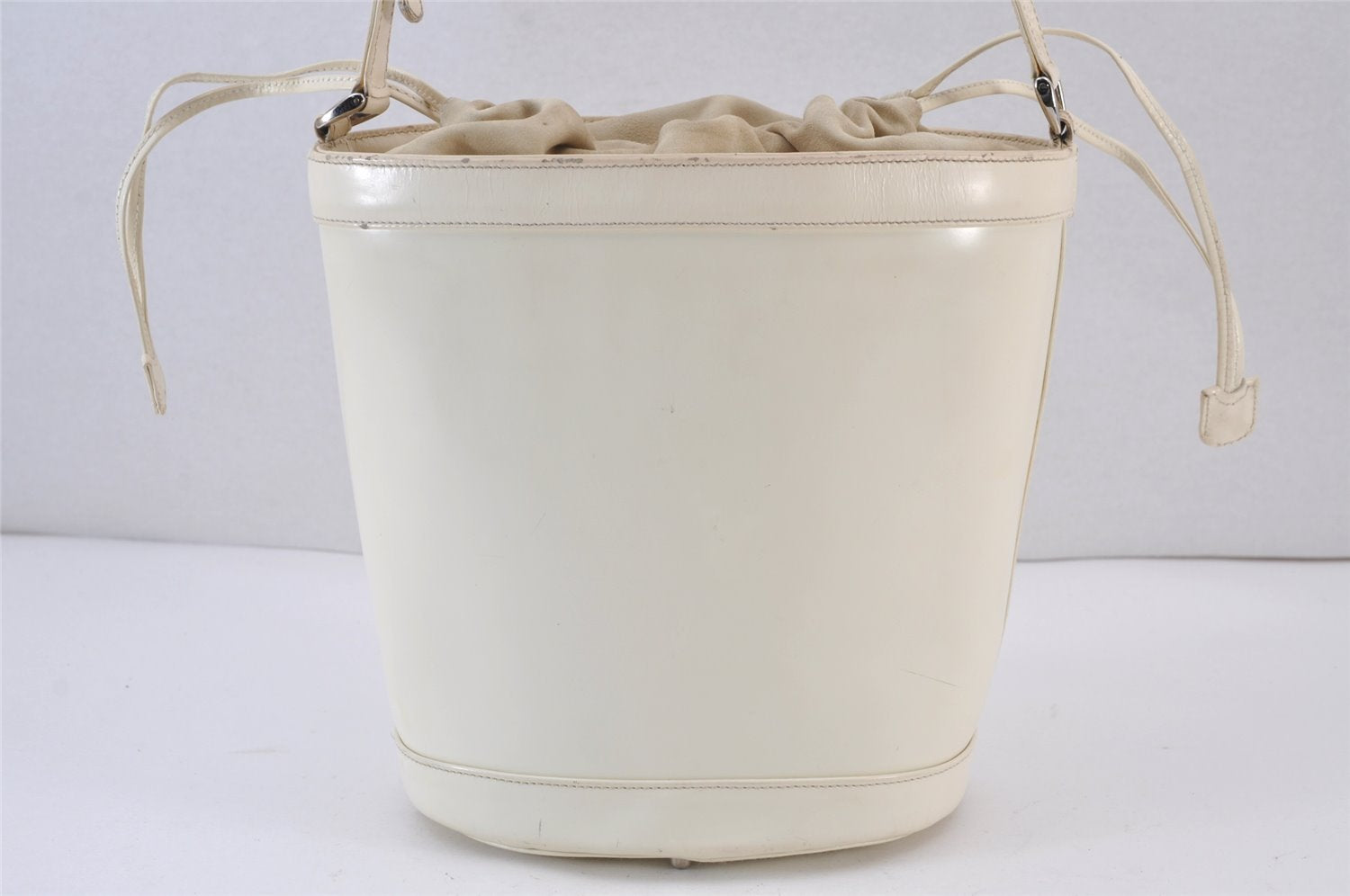 Authentic GUCCI Inletlocking G Drawstring Shoulder Bag Purse Enamel White 8149J