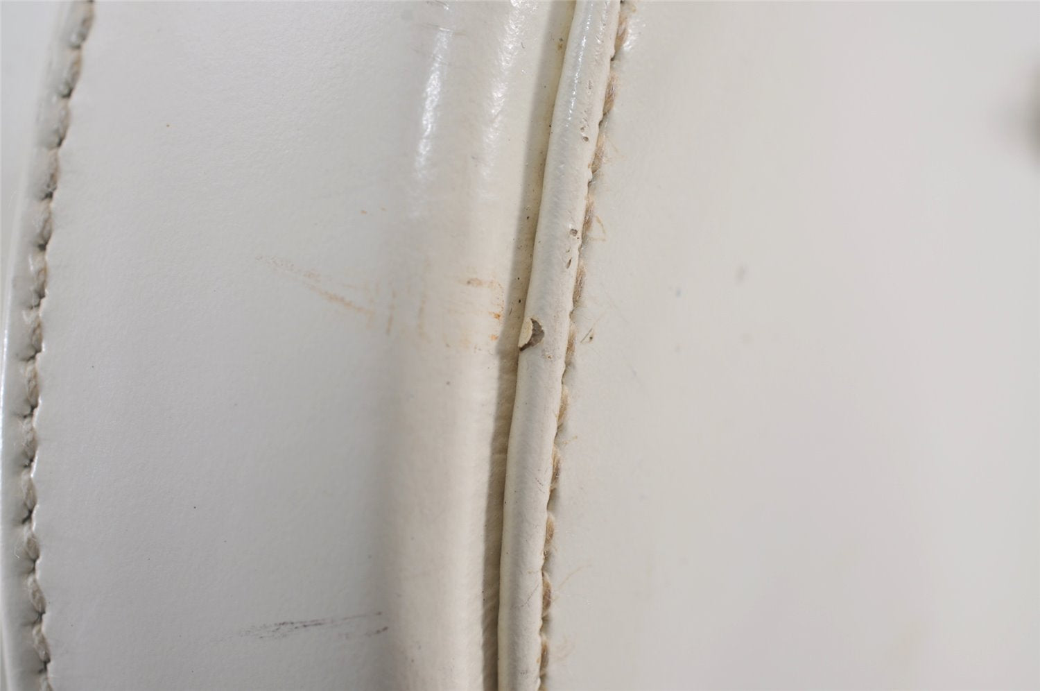 Authentic GUCCI Inletlocking G Drawstring Shoulder Bag Purse Enamel White 8149J