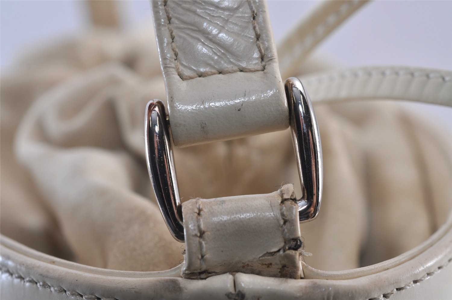 Authentic GUCCI Inletlocking G Drawstring Shoulder Bag Purse Enamel White 8149J