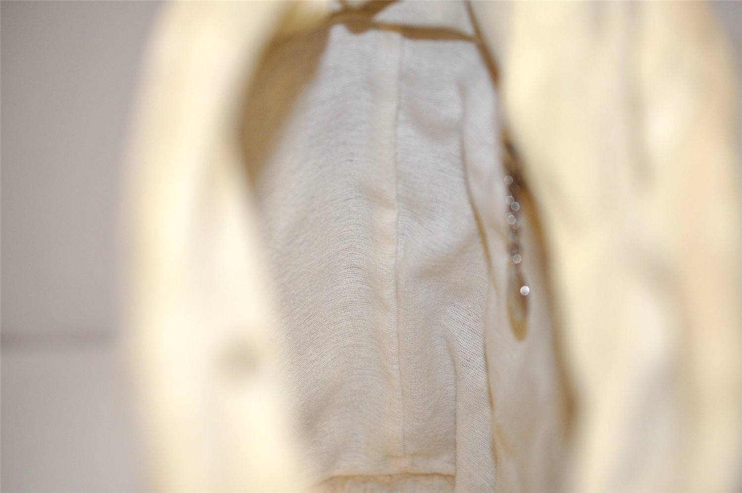 Authentic GUCCI Inletlocking G Drawstring Shoulder Bag Purse Enamel White 8149J