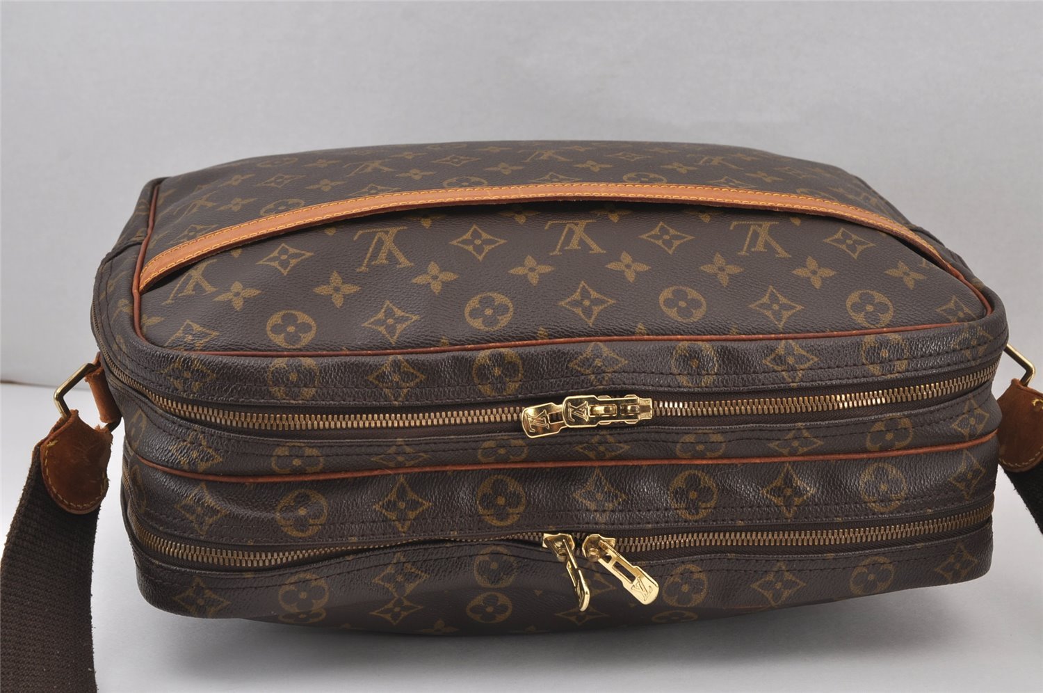 Authentic Louis Vuitton Monogram Reporter GM Shoulder Cross Bag M45252 LV 8159J