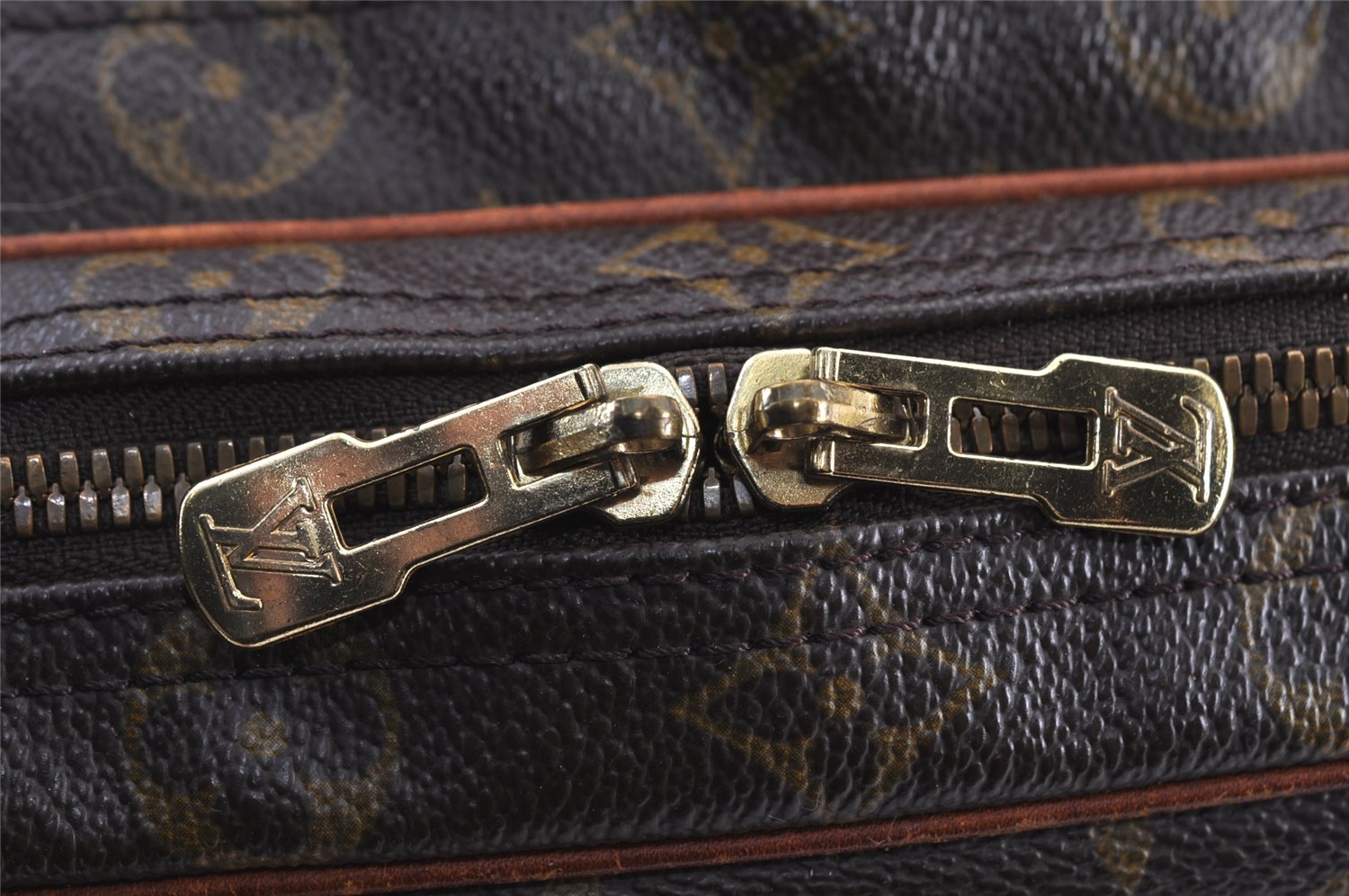 Authentic Louis Vuitton Monogram Reporter GM Shoulder Cross Bag M45252 LV 8159J