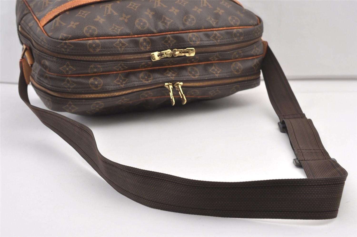 Authentic Louis Vuitton Monogram Reporter GM Shoulder Cross Bag M45252 LV 8166J