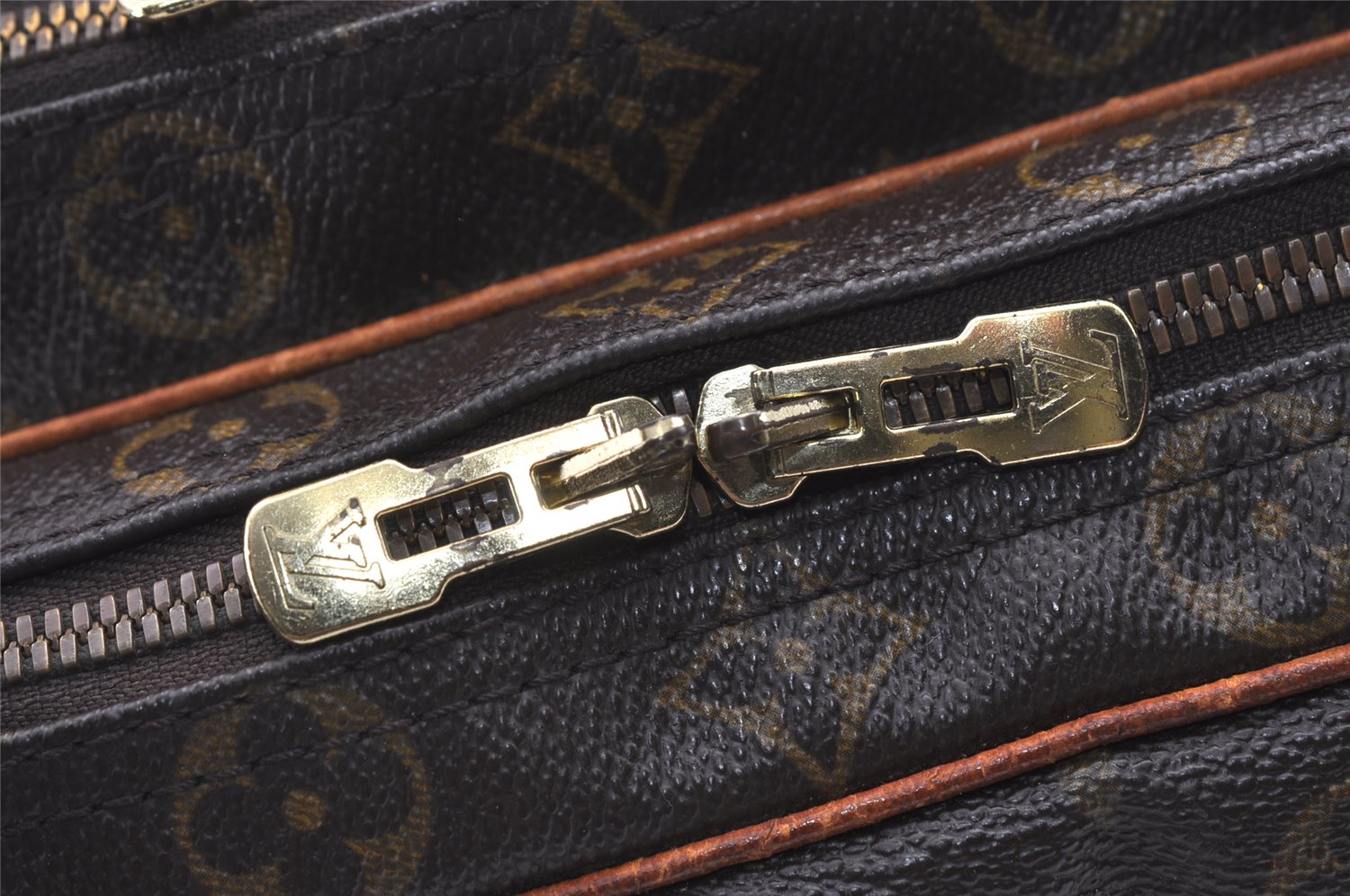 Authentic Louis Vuitton Monogram Reporter GM Shoulder Cross Bag M45252 LV 8166J