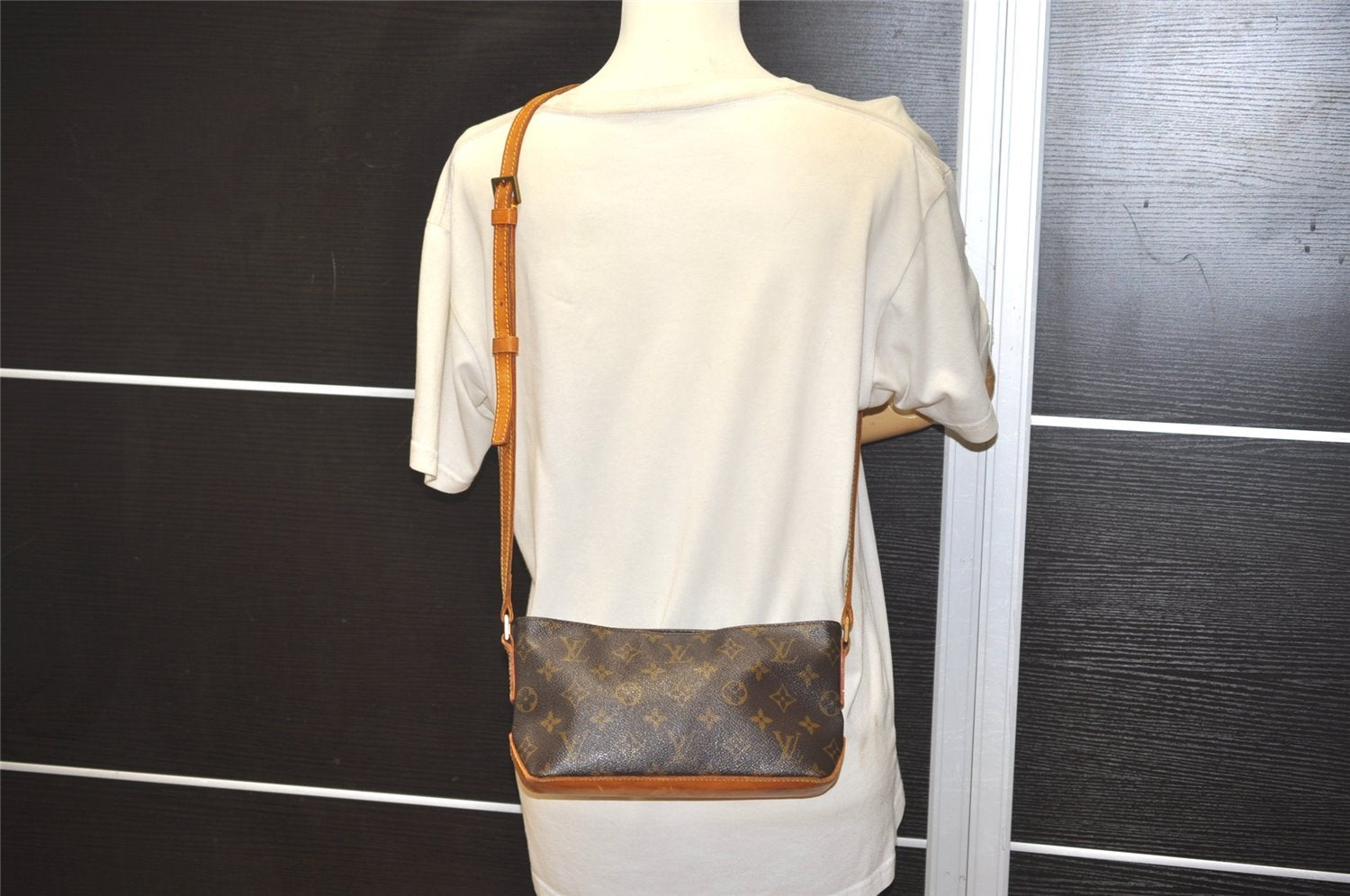 Authentic Louis Vuitton Monogram Trotteur Shoulder Cross Bag M51240 LV 8167J