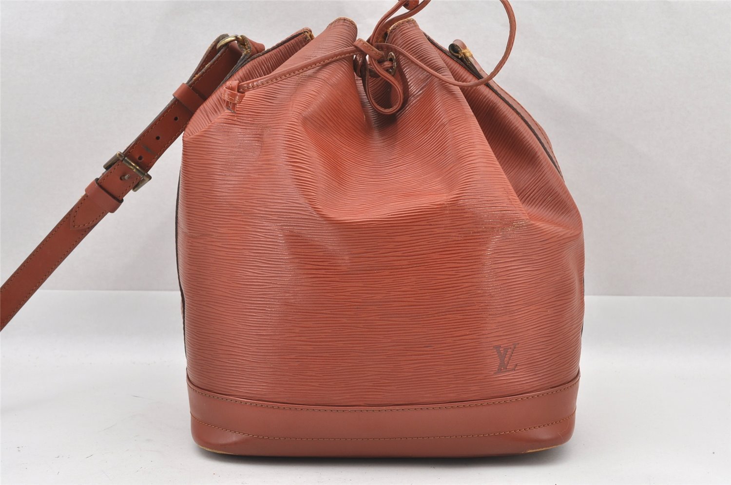 Authentic Louis Vuitton Epi Noe Shoulder Drawstring Bag Brown M44028 Junk 8178I
