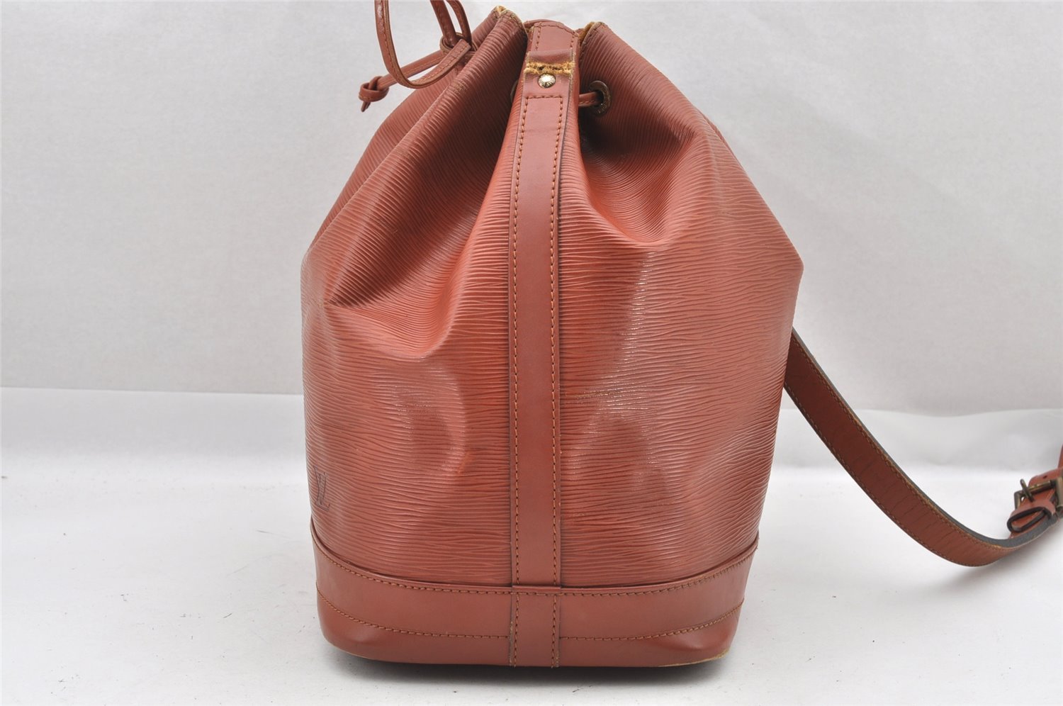 Authentic Louis Vuitton Epi Noe Shoulder Drawstring Bag Brown M44028 Junk 8178I