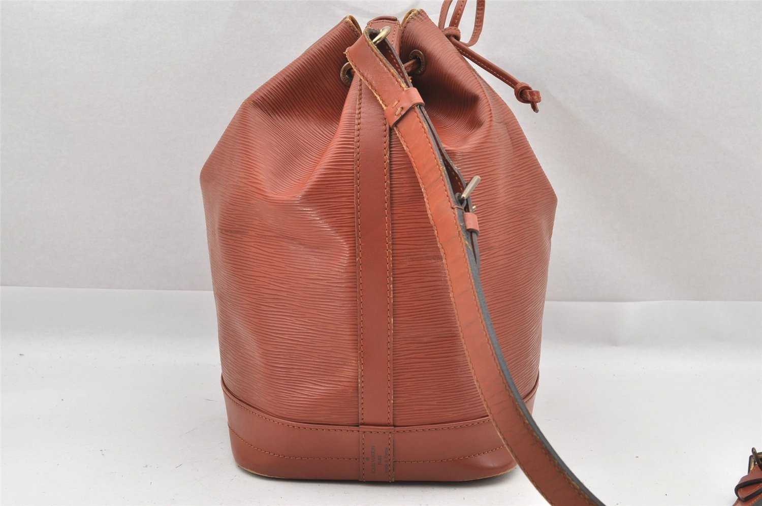 Authentic Louis Vuitton Epi Noe Shoulder Drawstring Bag Brown M44028 Junk 8178I