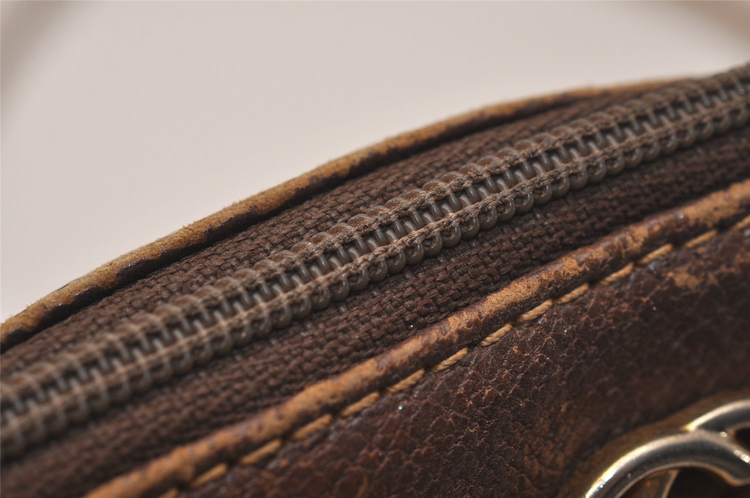 Authentic GUCCI Vintage Shoulder Cross Body Bag Purse GG PVC Leather Brown 8179J